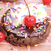 XO Sprinkle Cookie Sundae