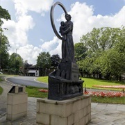 Oaks Memorial Sculpture