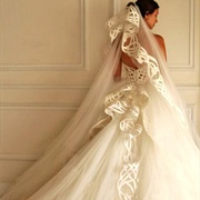 Matching Shaped Edge on Train, Veil