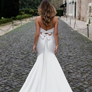 Crisscross Back to Bow