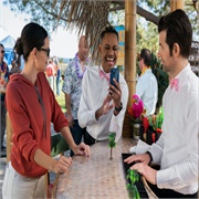 Party Down: "KSGY-95 Prizewinner's Luau" (S3,E4)