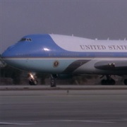 S1.E16: 20 Hours in L.A.