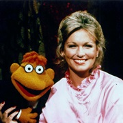 S4.E12: Phyllis George