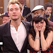 S30.E3: Jude Law/Ashlee Simpson