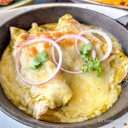 Creamy Chicken Enchiladas Suiza