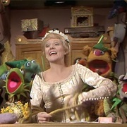 S3.E23: Lynn Redgrave