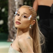 S51.E9: Ariana Grande/Cher