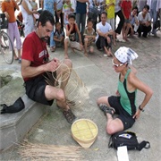 The Amazing Race: "Oh, Wow! It's Like One of Those Things You See on TV!" (S10,E3)