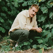 Medium Build (Bisexual, He/Him)