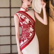 Sideways V-Shaped Wrap on Bodice