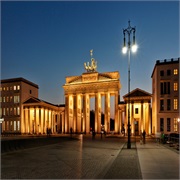 Brandenburger Tor Und Unter Den Linden, Berlin
