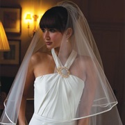 Halter Neck Gathered With Brooch at Middle