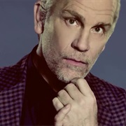 S34.E10: John Malkovich/T.I.