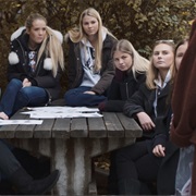 S1.E9: Man Er Det Man Gjør