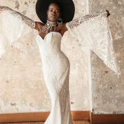 Detached Triangle-Shaped Wing Sleeves