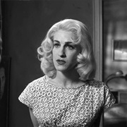 Dolores Fuller (Ed Wood, 1994)