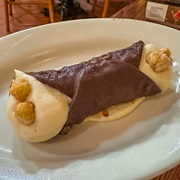 Cannolo Di Cioccolato E Nocciola