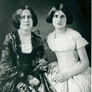 Kate and Maggie Fox, Mediums