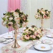 Centerpieces Made of Fake Flowers