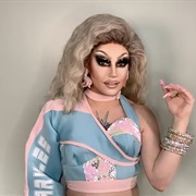 Shontelle Sparkles (Gay, He/Him, She/Her in Drag)