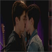 Andi MacK: "Andi's Choice" (S2,E19)