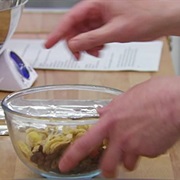 S4.E5: Biscuits and Traybakes