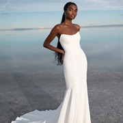 Rounded Cat Eye Neckline