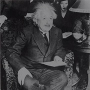 Einstein Talks to Journalists