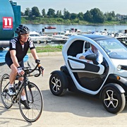 S22.E1: Race Across the Urban Landscape of St Petersburg