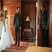 Arrow: "Invasion!" (S5,E8)