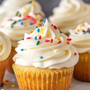 Classic Vanilla Cupcakes