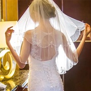 Scallop-Edged Veil With Dangling Beads