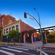 LA Plaza De Cultura Y Artes