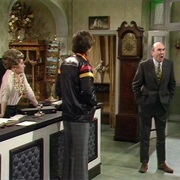 S1.E1: A Touch of Class