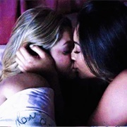 Emily & Alison (Pretty Little Liars)