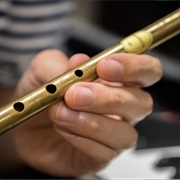 S32.E11: Tin Whistles; Horn Products; Formula F Race Cars