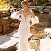 Bridal Gloves With Feathers