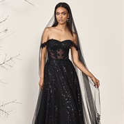 Semi-Sweetheart Neckline Wedding Dress