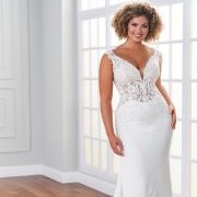 Wavy Waistline Between Bodice and Skirt