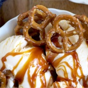 Crushed Pretzel Cookie Sundae