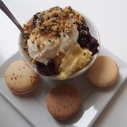 Macaron Sundae