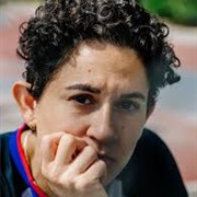 Che Flores (Non-Binary, They/Them)