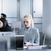 S2.E7: EPs2.5_H4ndshake.Sme