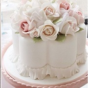 Ruffle Around Bottom of Wedding Cake