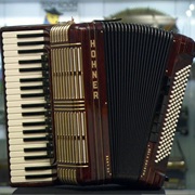 S11.E9: Accordions/Pineapples/Artificial Joints