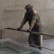 The Curious Neighbor, Madrid