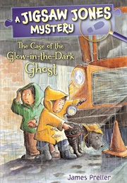 The Case of the Glow-In-The-Dark Ghost (James Preller)