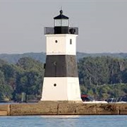 Erie Harbor North Pier Light