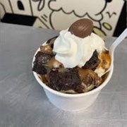 Cadbury Creme Egg Ice Cream Sundae (Cremebury Egg Ice Cream Sundae)