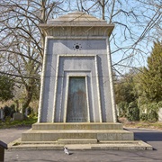Tomb of Hannah Courtoy